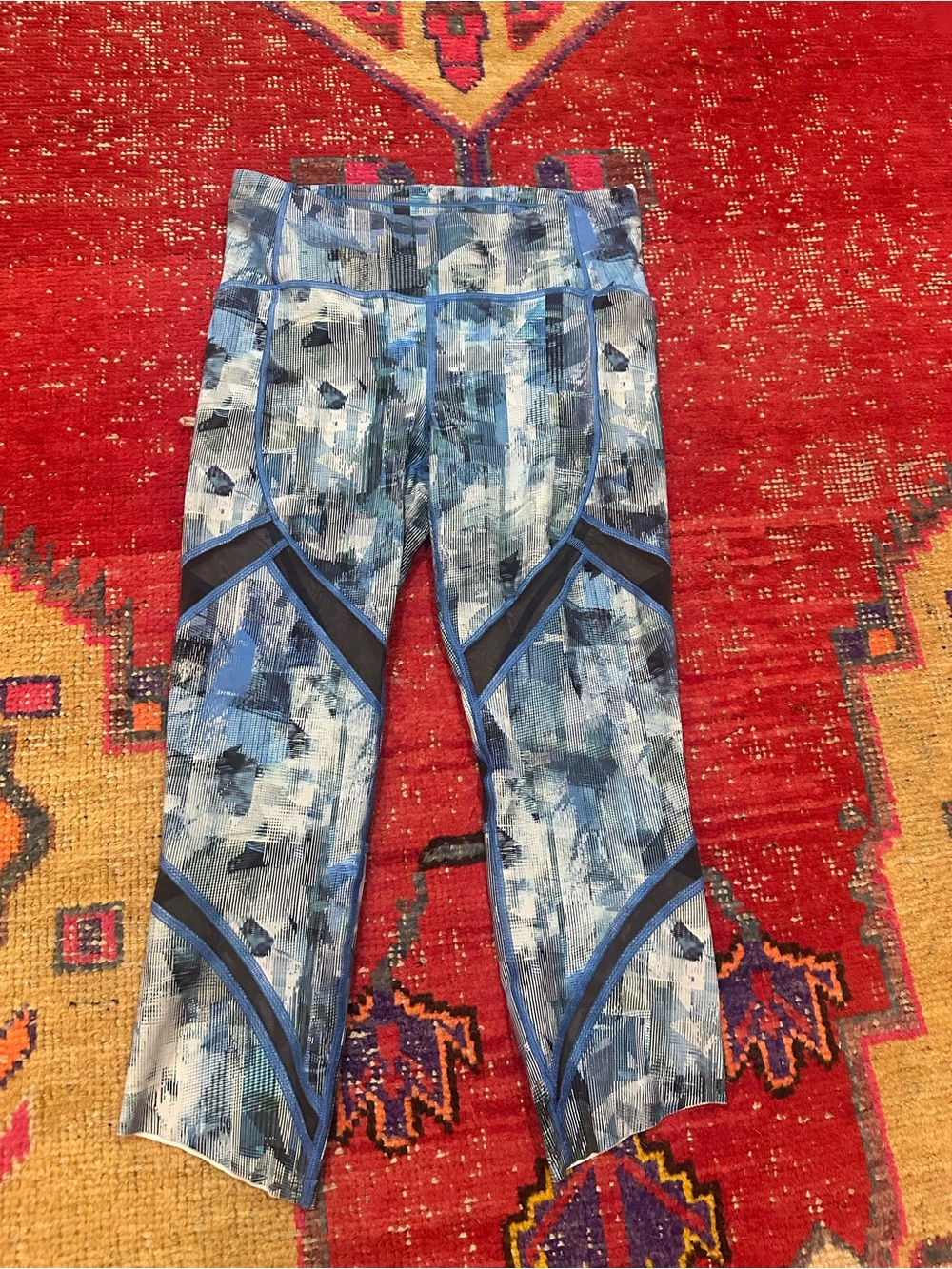 LULULEMON blue print cropped sheer cut out sz 6 - worn once